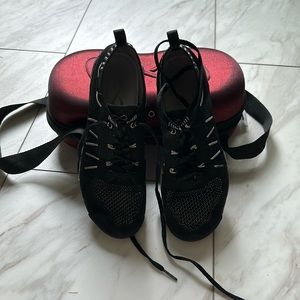 Black Nfinity Flyte Cheer Shoes and Red Case